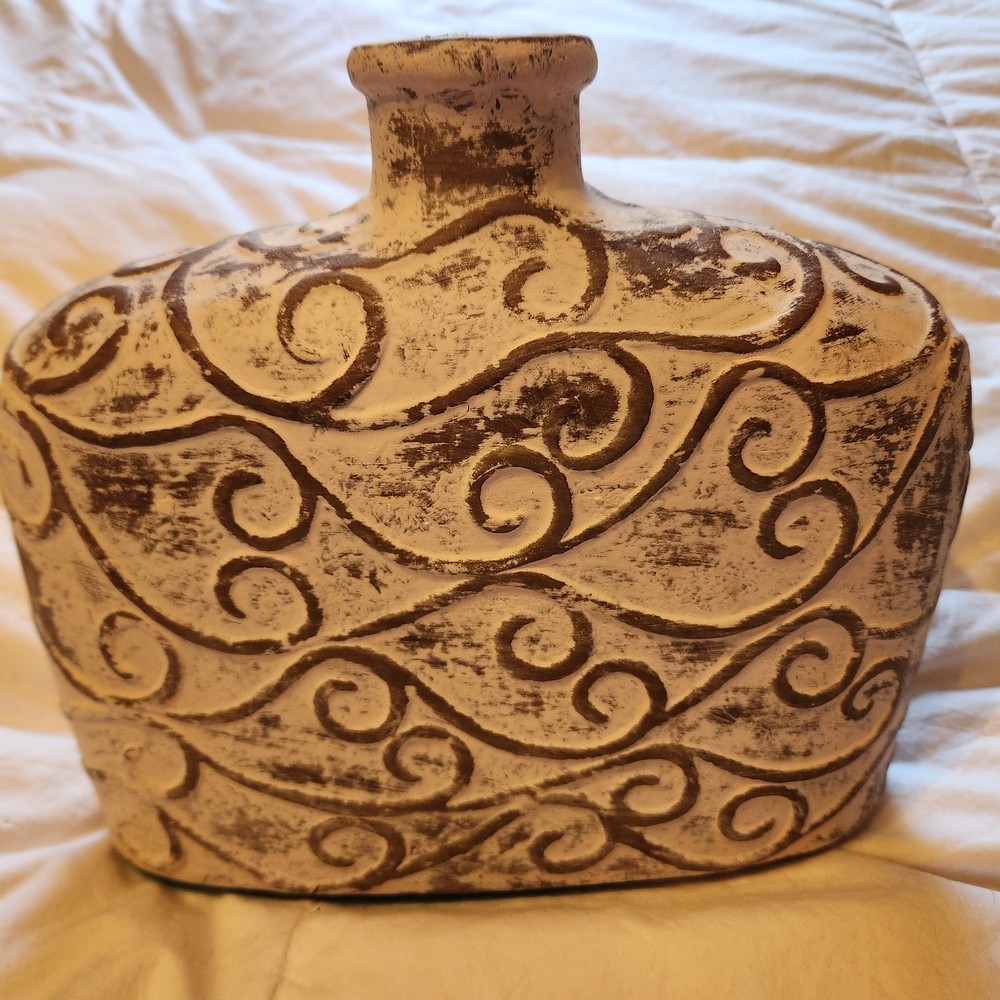 Elegant Cream Floral Vase